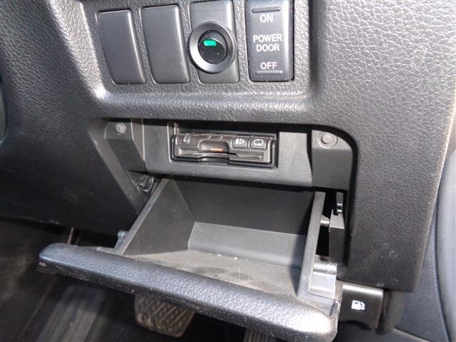 日産 エルグランド ２．５ ２５０ハイウェイスター アーバンクロム H24年 (中国) 99