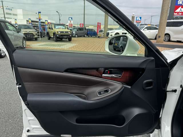 トヨタ クラウン　ハイブリッド ハイブリッド ２．５ ロイヤルサルーン H28年 (九州・沖縄) 99