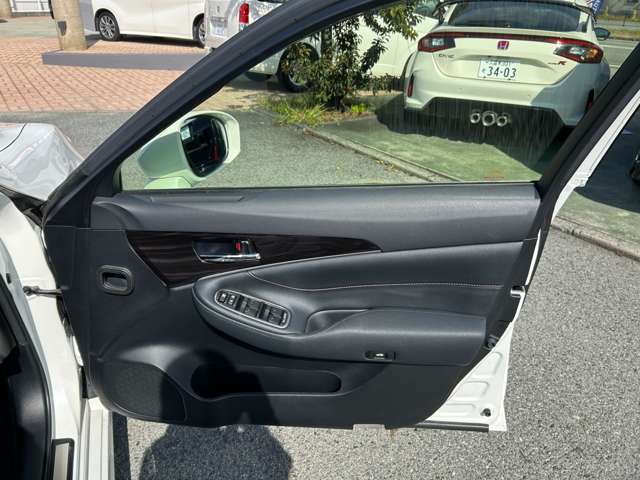 トヨタ クラウン　ハイブリッド ハイブリッド ２．５ Ｓ H27年 (九州・沖縄) 99