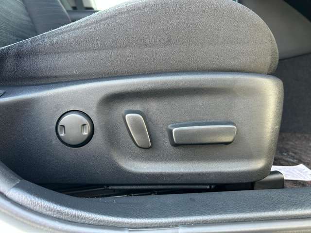 トヨタ クラウン　ハイブリッド ハイブリッド ２．５ Ｓ H27年 (九州・沖縄) 99