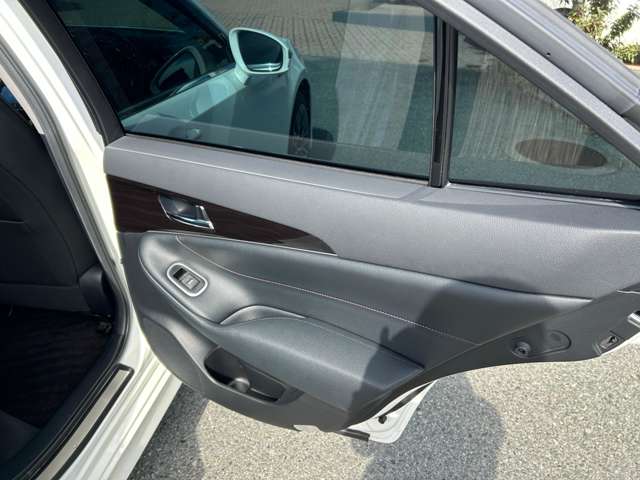 トヨタ クラウン　ハイブリッド ハイブリッド ２．５ Ｓ H27年 (九州・沖縄) 99