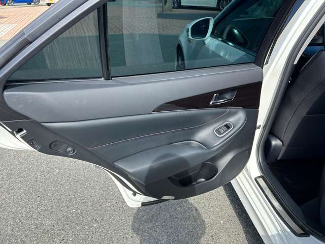 トヨタ クラウン　ハイブリッド ハイブリッド ２．５ Ｓ H27年 (九州・沖縄) 99