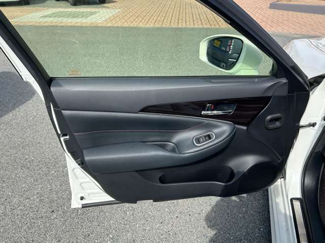 トヨタ クラウン　ハイブリッド ハイブリッド ２．５ Ｓ H27年 (九州・沖縄) 99