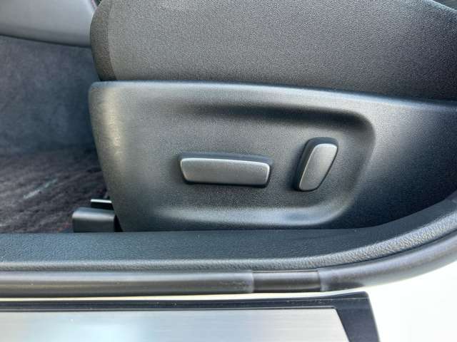 トヨタ クラウン　ハイブリッド ハイブリッド ２．５ Ｓ H27年 (九州・沖縄) 99