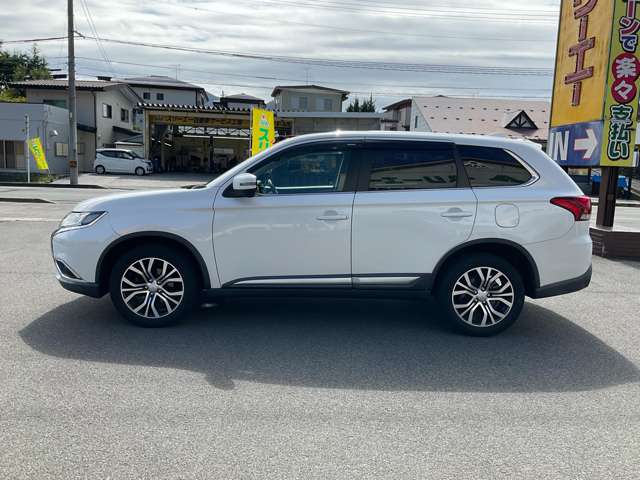 三菱 アウトランダー ２．４ ２４Ｇ セーフティパッケージ ４ＷＤ H29年 (東北) 99