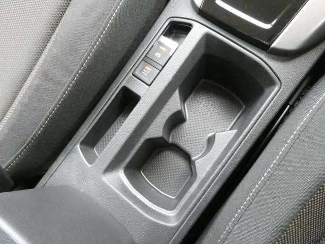 フォルクスワーゲン Ｔ－ＲＯＣ ＴＳＩ スタイル デザイン パッケージ R3年 (関東) 99