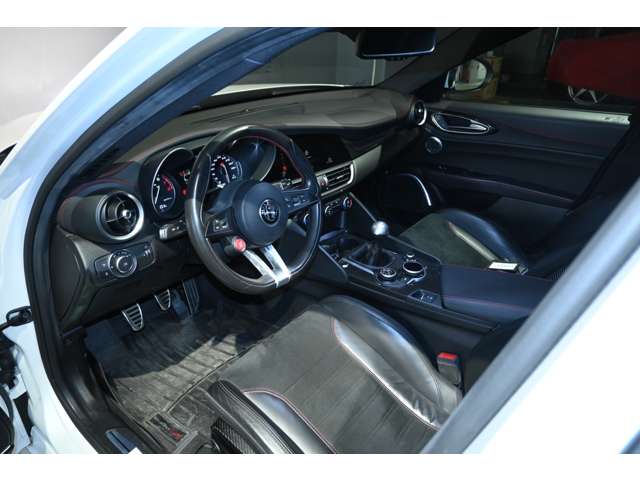 アルファロメオ ジュリア クアドリフォリオ H29年 (関東) 99