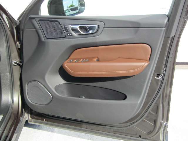 ボルボ ＸＣ６０ Ｂ５ ＡＷＤ インスクリプション ４ＷＤ R3年 (四国) 99