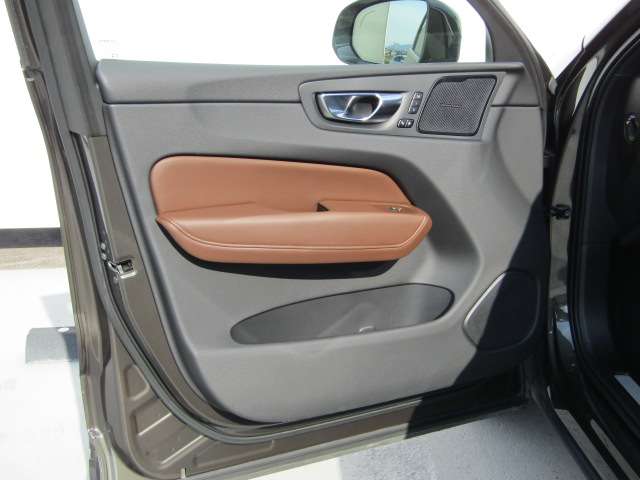 ボルボ ＸＣ６０ Ｂ５ ＡＷＤ インスクリプション ４ＷＤ R3年 (四国) 99