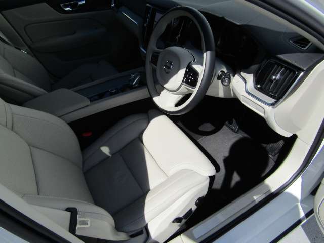 ボルボ Ｖ６０ ウルトラ　Ｂ４ R7年 (四国) 99