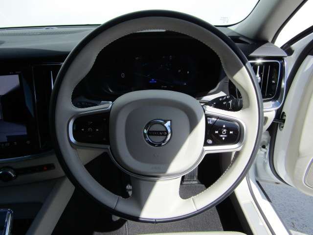 ボルボ Ｖ６０ ウルトラ　Ｂ４ R7年 (四国) 99