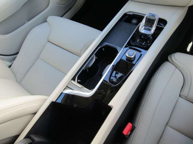 ボルボ Ｖ６０ ウルトラ　Ｂ４ R7年 (四国) 99