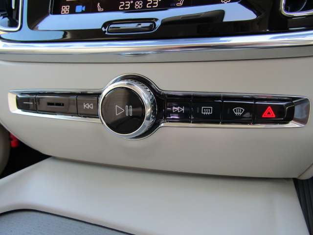 ボルボ Ｖ６０ ウルトラ　Ｂ４ R7年 (四国) 99