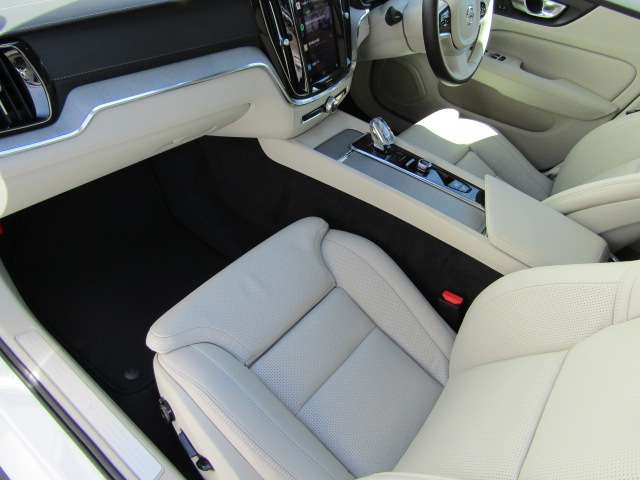 ボルボ Ｖ６０ ウルトラ　Ｂ４ R7年 (四国) 99