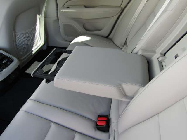 ボルボ Ｖ６０ ウルトラ　Ｂ４ R7年 (四国) 99