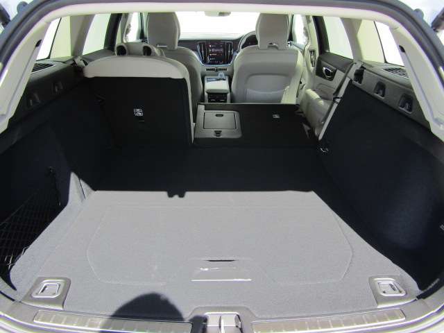 ボルボ Ｖ６０ ウルトラ　Ｂ４ R7年 (四国) 99