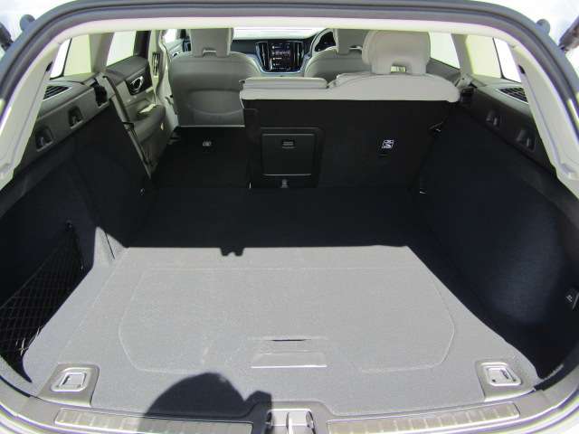 ボルボ Ｖ６０ ウルトラ　Ｂ４ R7年 (四国) 99