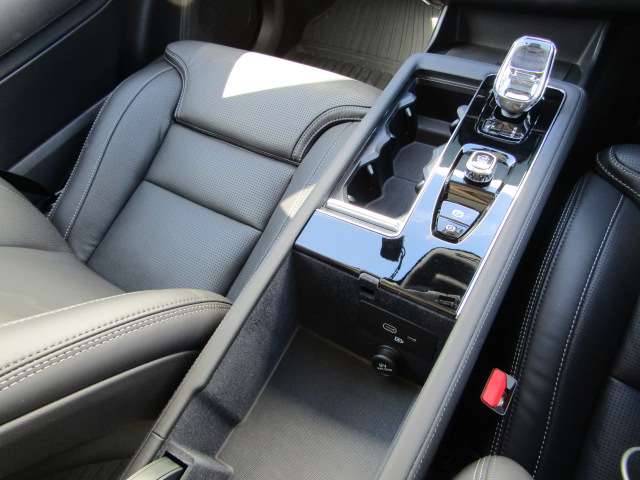 ボルボ ＸＣ９０ ウルトラ Ｔ８ ＡＷＤ プラグイン ハイブリッド ４ＷＤ R7年 (四国) 99