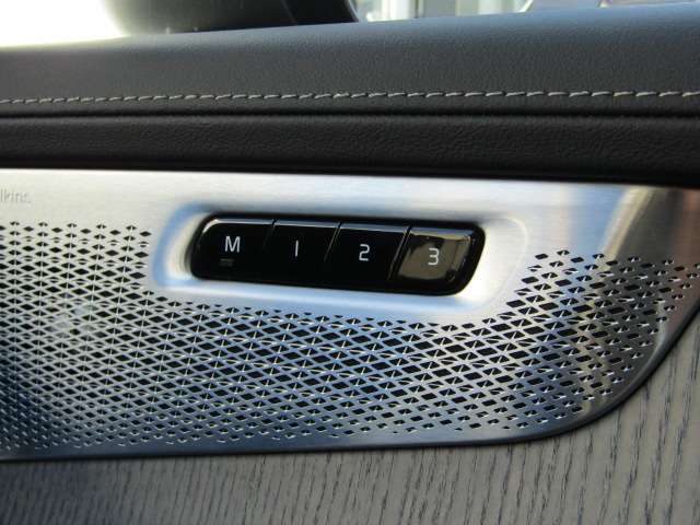 ボルボ ＸＣ９０ ウルトラ Ｔ８ ＡＷＤ プラグイン ハイブリッド ４ＷＤ R7年 (四国) 99