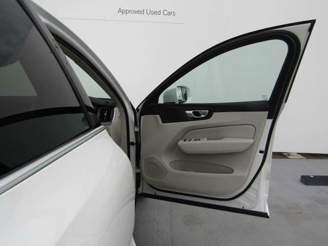 ボルボ ＸＣ６０ アルティメット Ｂ５ ＡＷＤ ４ＷＤ R4年 (四国) 99