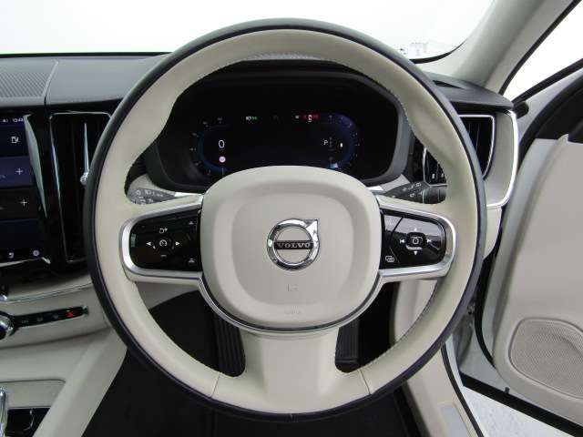 ボルボ ＸＣ６０ アルティメット Ｂ５ ＡＷＤ ４ＷＤ R4年 (四国) 99