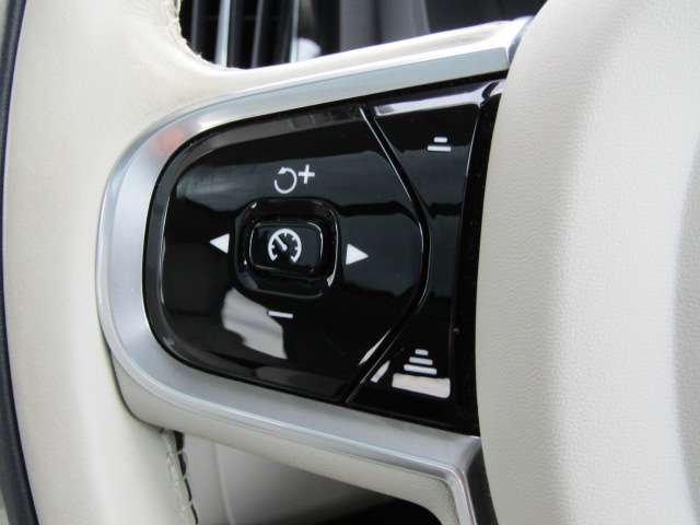 ボルボ ＸＣ６０ アルティメット Ｂ５ ＡＷＤ ４ＷＤ R4年 (四国) 99