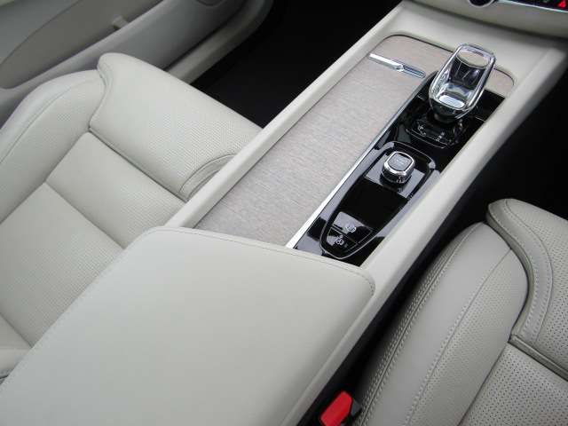 ボルボ ＸＣ６０ アルティメット Ｂ５ ＡＷＤ ４ＷＤ R4年 (四国) 99