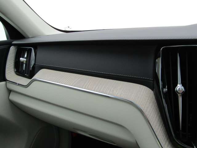 ボルボ ＸＣ６０ アルティメット Ｂ５ ＡＷＤ ４ＷＤ R4年 (四国) 99