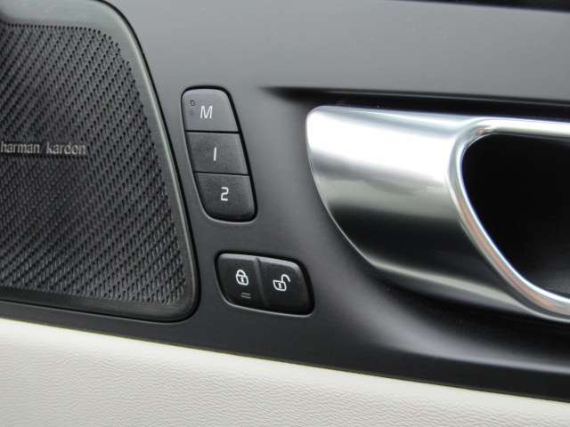 ボルボ ＸＣ６０ アルティメット Ｂ５ ＡＷＤ ４ＷＤ R4年 (四国) 99