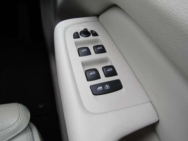 ボルボ ＸＣ６０ アルティメット Ｂ５ ＡＷＤ ４ＷＤ R4年 (四国) 99