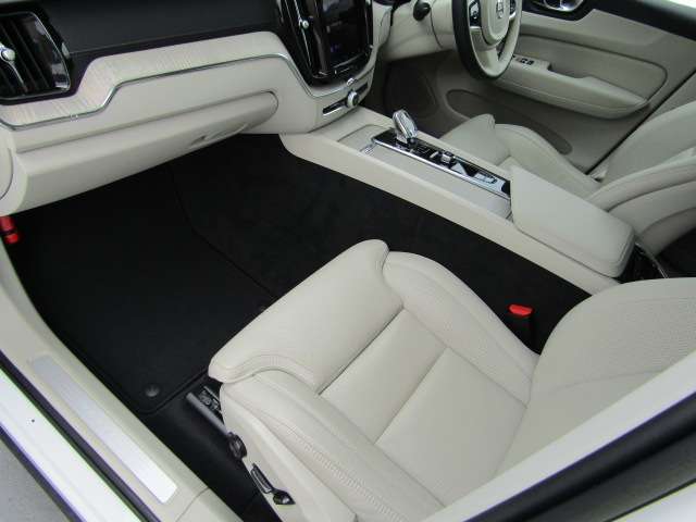 ボルボ ＸＣ６０ アルティメット Ｂ５ ＡＷＤ ４ＷＤ R4年 (四国) 99