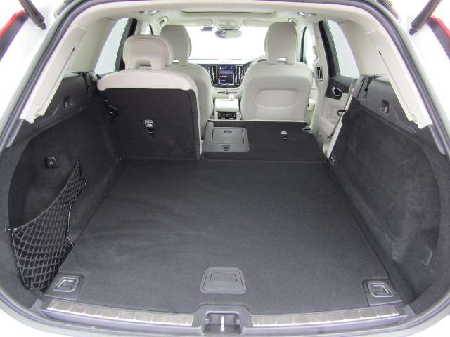 ボルボ ＸＣ６０ アルティメット Ｂ５ ＡＷＤ ４ＷＤ R4年 (四国) 99