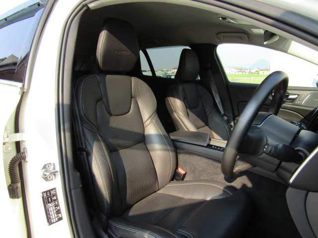 ボルボ Ｖ６０ Ｔ５　インスクリプション R1年 (四国) 99