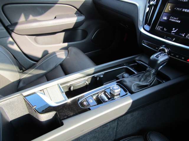 ボルボ Ｖ６０ Ｔ５　インスクリプション R1年 (四国) 99