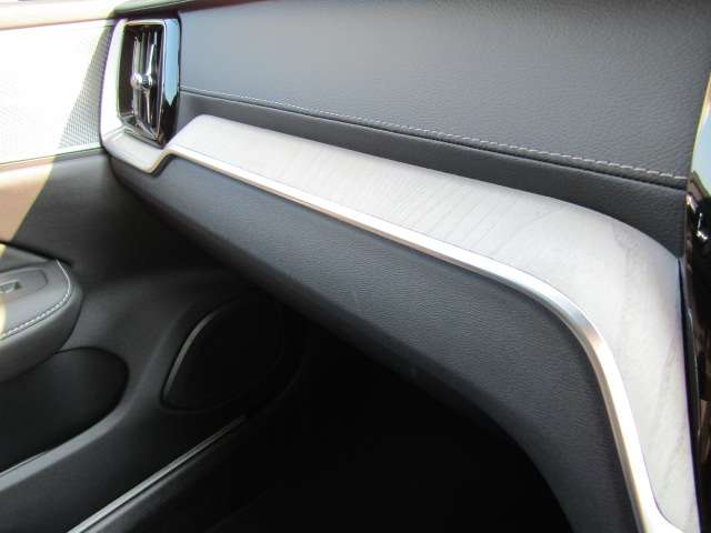 ボルボ Ｖ６０ Ｔ５　インスクリプション R1年 (四国) 99