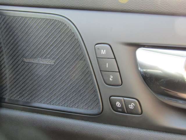 ボルボ Ｖ６０ Ｔ５　インスクリプション R1年 (四国) 99