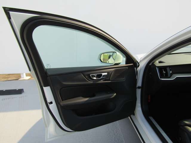 ボルボ Ｖ６０ Ｔ５　インスクリプション R1年 (四国) 99