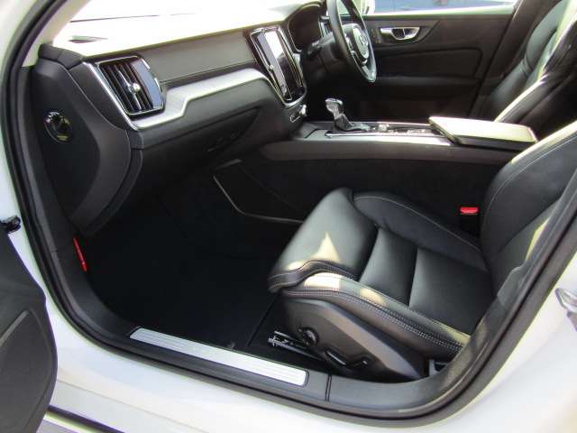 ボルボ Ｖ６０ Ｔ５　インスクリプション R1年 (四国) 99