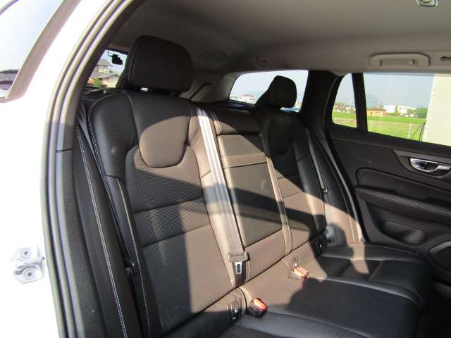 ボルボ Ｖ６０ Ｔ５　インスクリプション R1年 (四国) 99