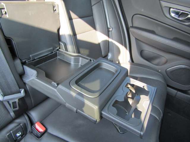 ボルボ Ｖ６０ Ｔ５　インスクリプション R1年 (四国) 99