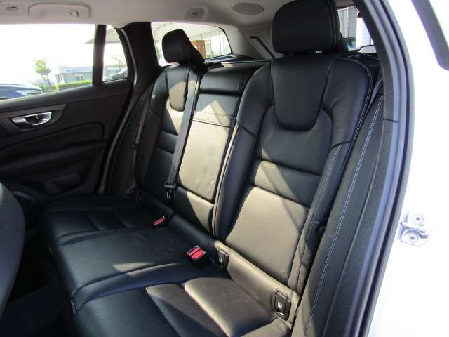 ボルボ Ｖ６０ Ｔ５　インスクリプション R1年 (四国) 99