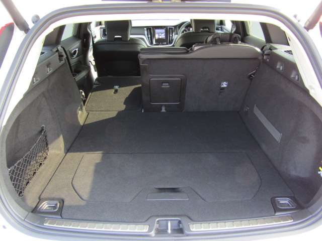 ボルボ Ｖ６０ Ｔ５　インスクリプション R1年 (四国) 99