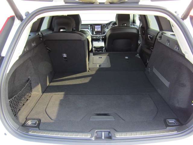 ボルボ Ｖ６０ Ｔ５　インスクリプション R1年 (四国) 99