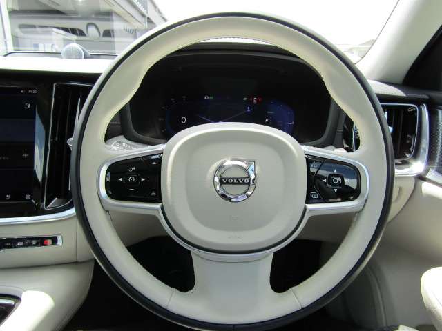 ボルボ Ｖ６０ リチャージ アルティメット Ｔ６ ＡＷＤ プラグイン ハイブリッド ４ＷＤ R6年 (四国) 99