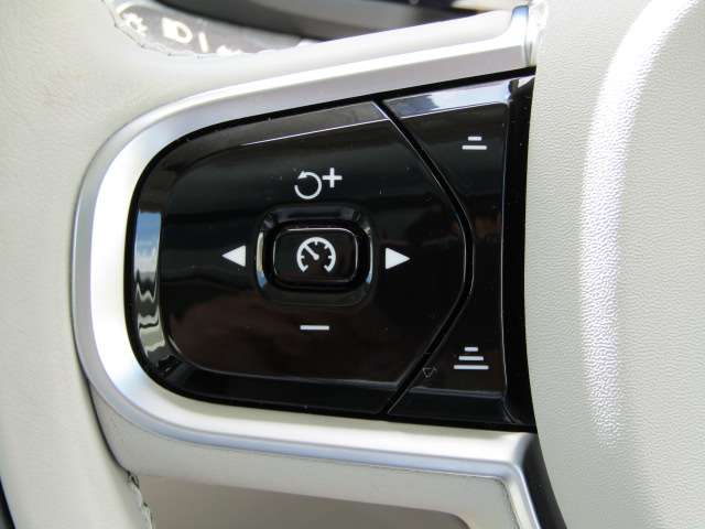 ボルボ Ｖ６０ リチャージ アルティメット Ｔ６ ＡＷＤ プラグイン ハイブリッド ４ＷＤ R6年 (四国) 99