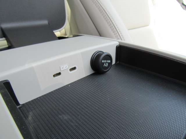 ボルボ Ｖ６０ リチャージ アルティメット Ｔ６ ＡＷＤ プラグイン ハイブリッド ４ＷＤ R6年 (四国) 99