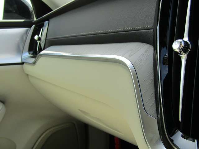 ボルボ Ｖ６０ リチャージ アルティメット Ｔ６ ＡＷＤ プラグイン ハイブリッド ４ＷＤ R6年 (四国) 99