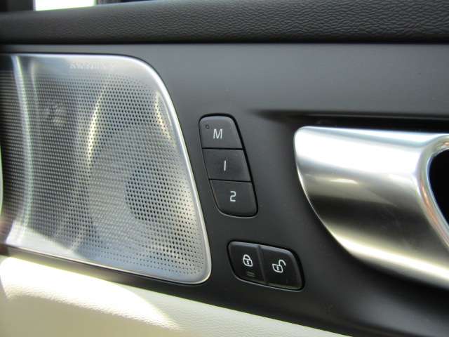 ボルボ Ｖ６０ リチャージ アルティメット Ｔ６ ＡＷＤ プラグイン ハイブリッド ４ＷＤ R6年 (四国) 99