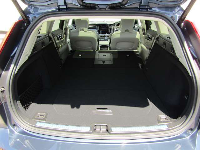 ボルボ Ｖ６０ リチャージ アルティメット Ｔ６ ＡＷＤ プラグイン ハイブリッド ４ＷＤ R6年 (四国) 99