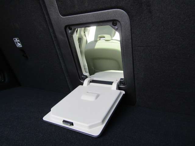 ボルボ Ｖ６０ リチャージ アルティメット Ｔ６ ＡＷＤ プラグイン ハイブリッド ４ＷＤ R6年 (四国) 99